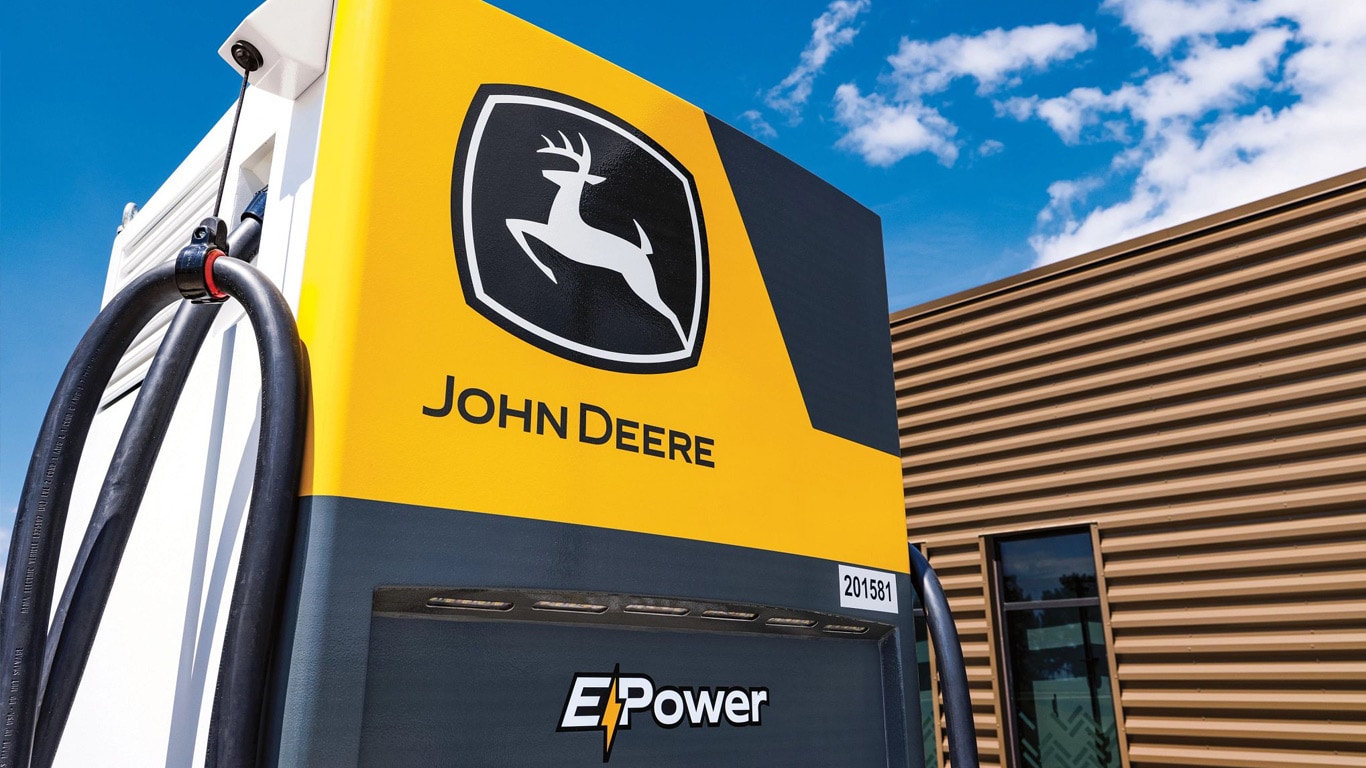 Uzavření nabíjecí stanice John Deere E-Power
