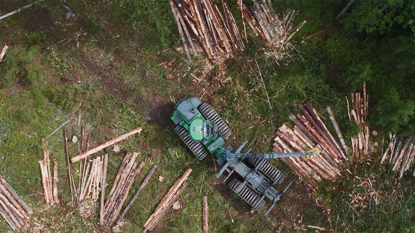 Otáčení a vyrovnávání kabiny John Deere