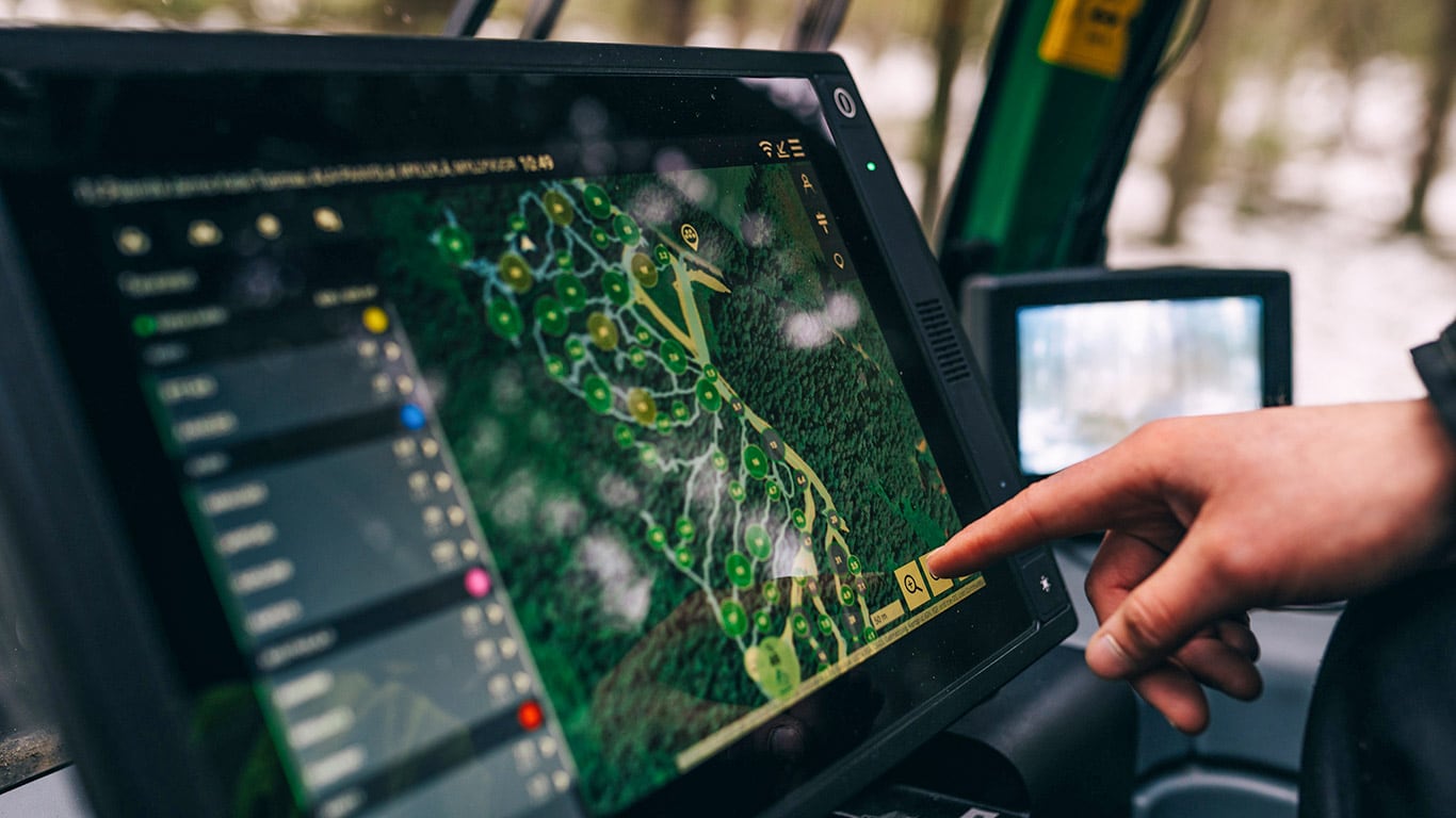 Displej počítače v lesnickém stroji John Deere