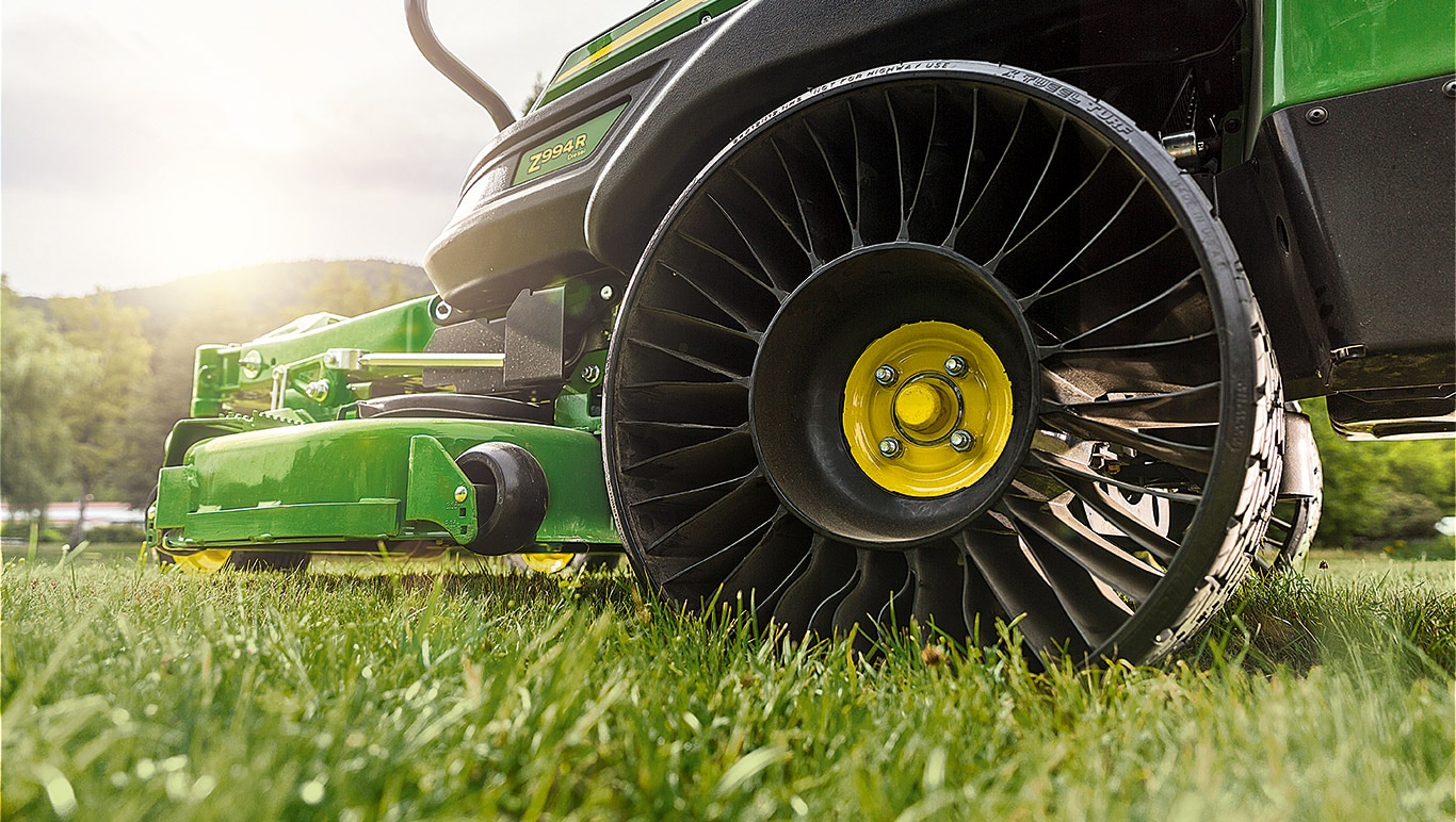 MICHELIN® X® TWEEL® TURF paprskovitá pneumatika