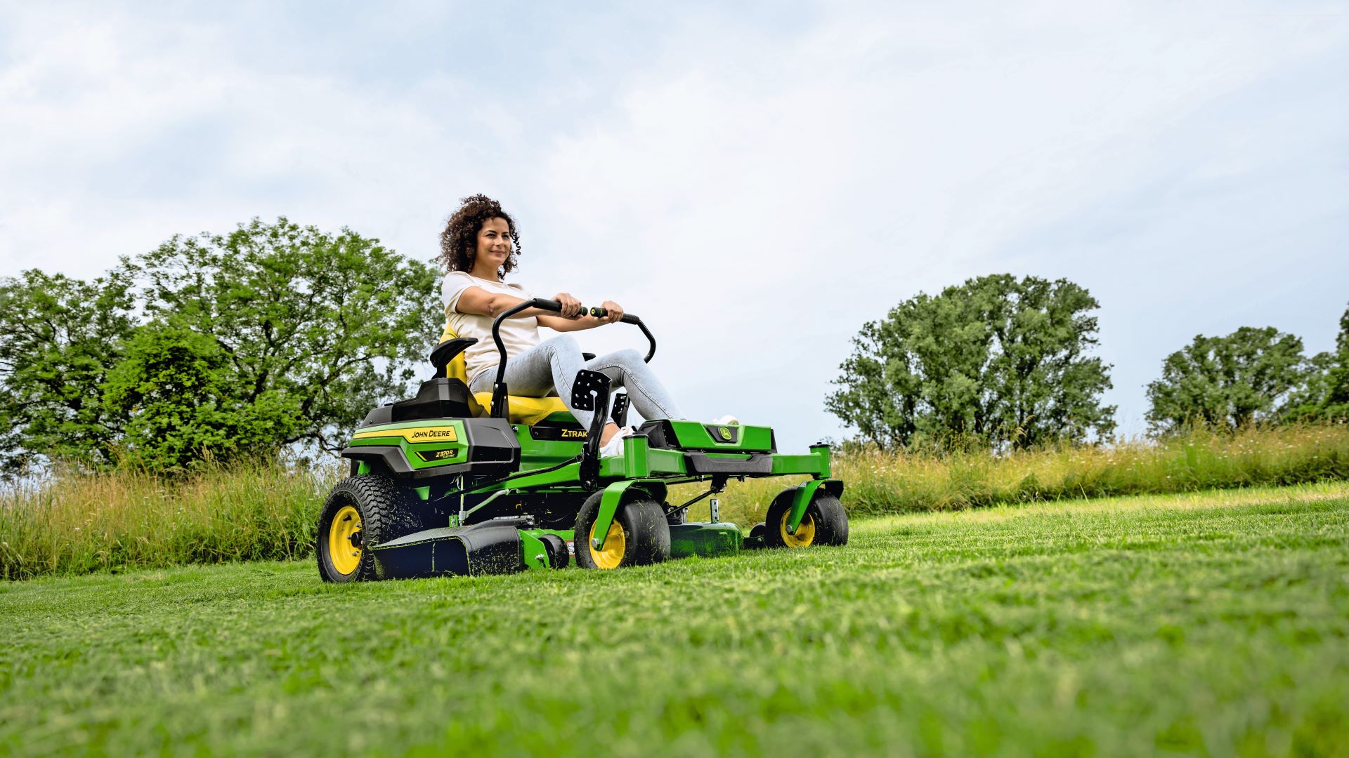 ztrak_z370r_electric_mowing