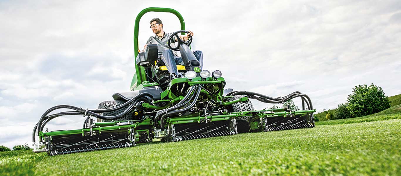 8900A, vřetenové sekačky fervejí, pole, golfové hřiště, golf a sporty