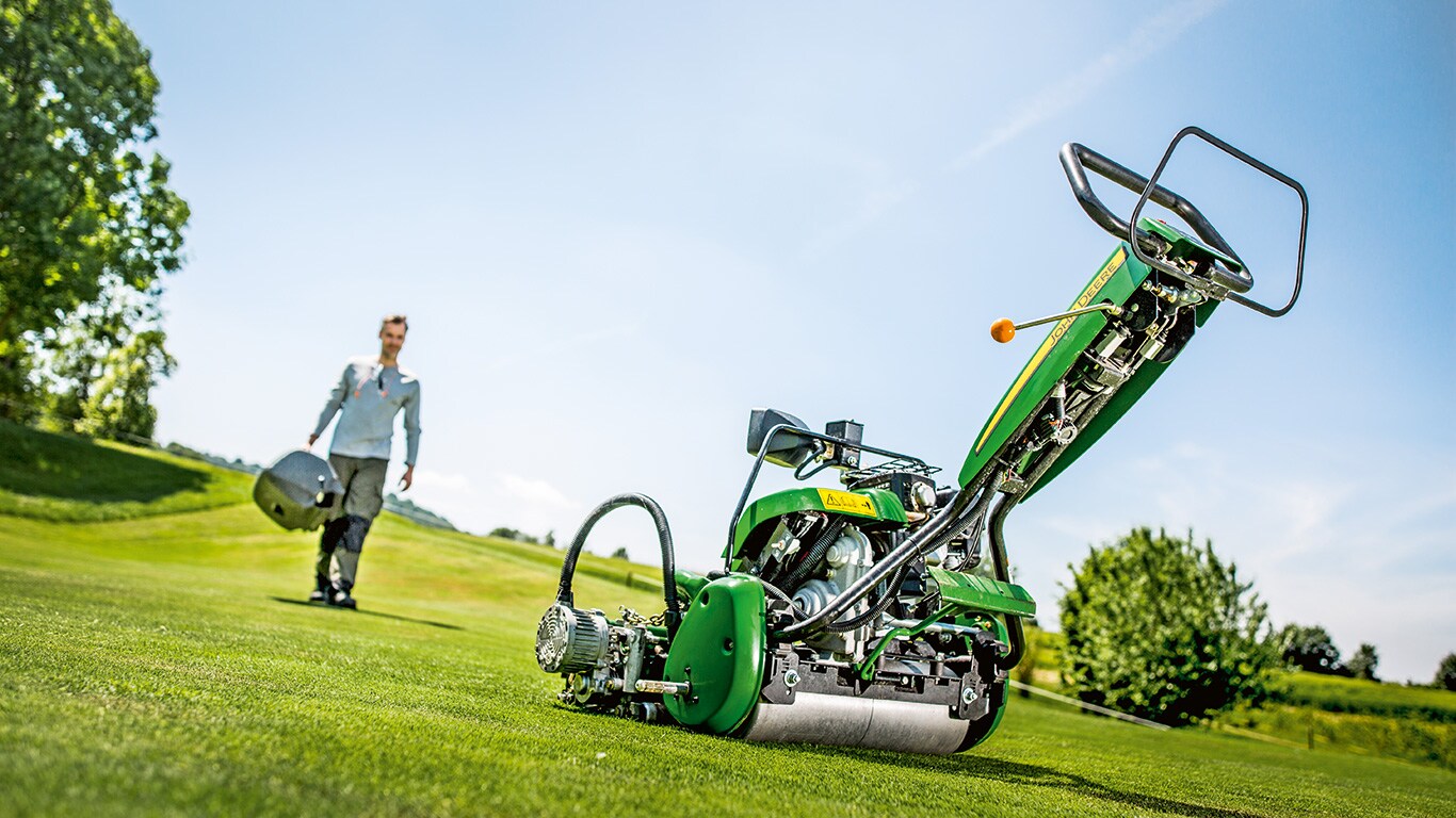 220 E-Cut Hybrid, pole, golfové hřiště, ručně vedené a samojízdné sekačky greenů, golf a sporty