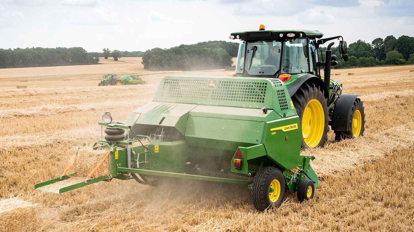 Malý lis na hranaté balíky S180 John Deere