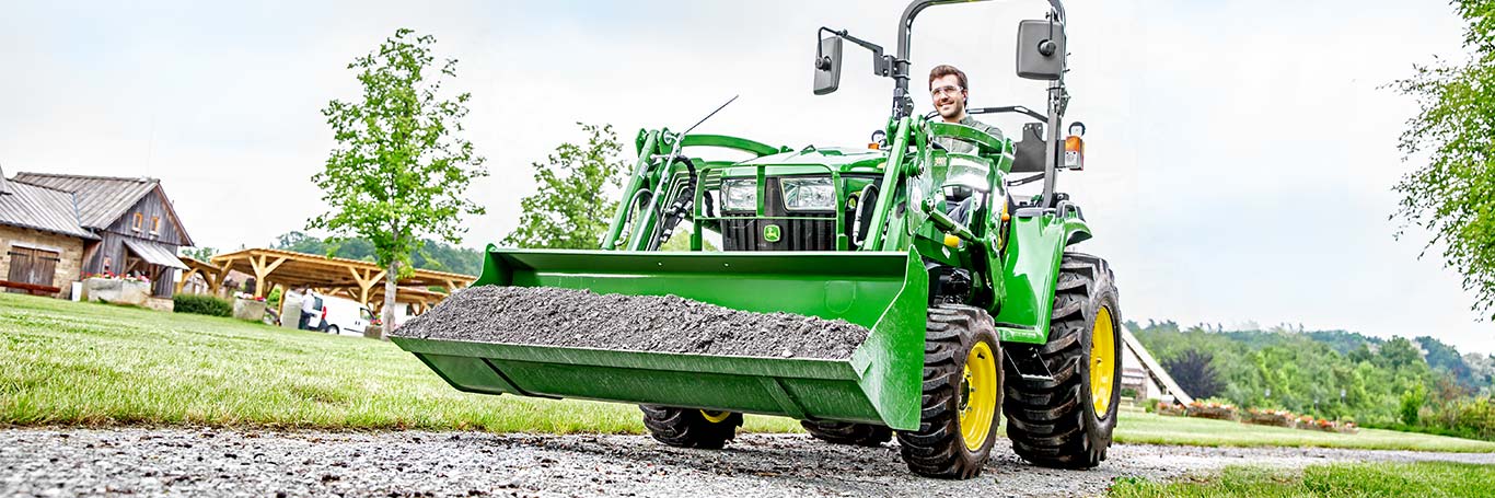 Kompaktní traktor s nakladačem