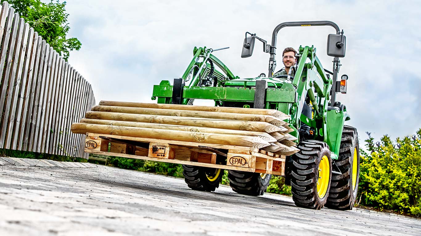 Kompaktní traktor s nakladačem 300E MSL