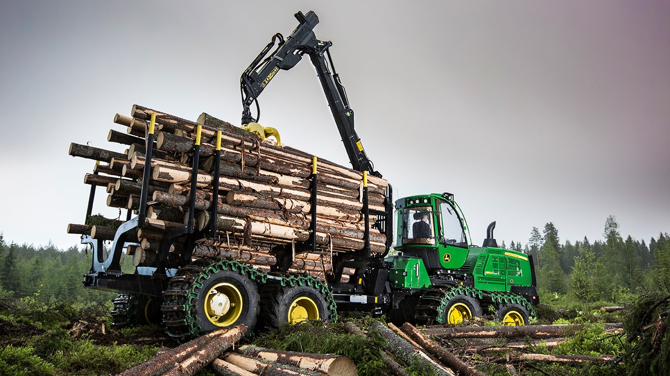 John Deere 1910G s nákladem