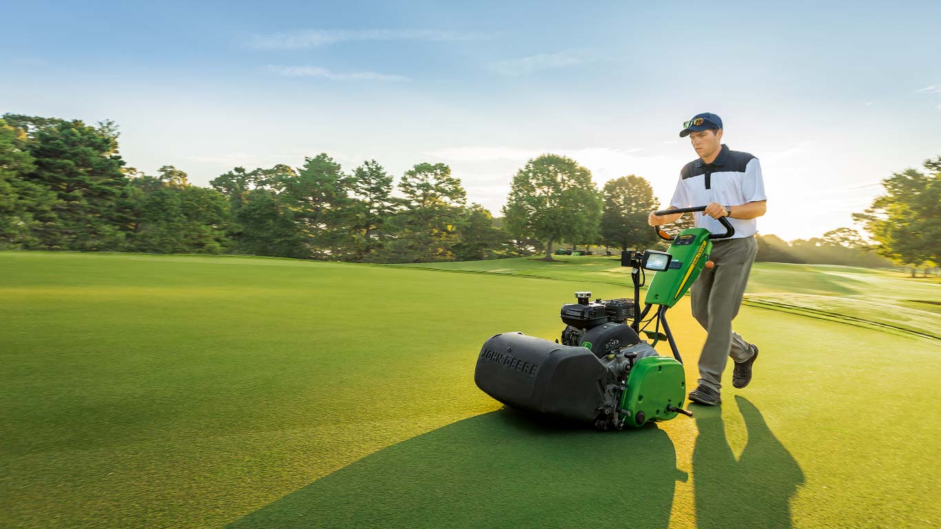 220 E-Cut Hybrid, hřiště, golfové hřiště, pojízdné a samojízdné sekačky greenů, golf a sporty