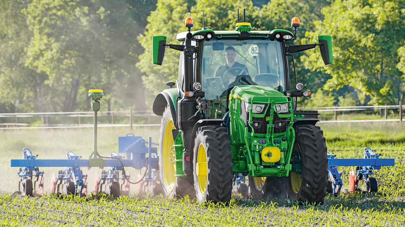 Traktor řady 8r, pohled zepředu