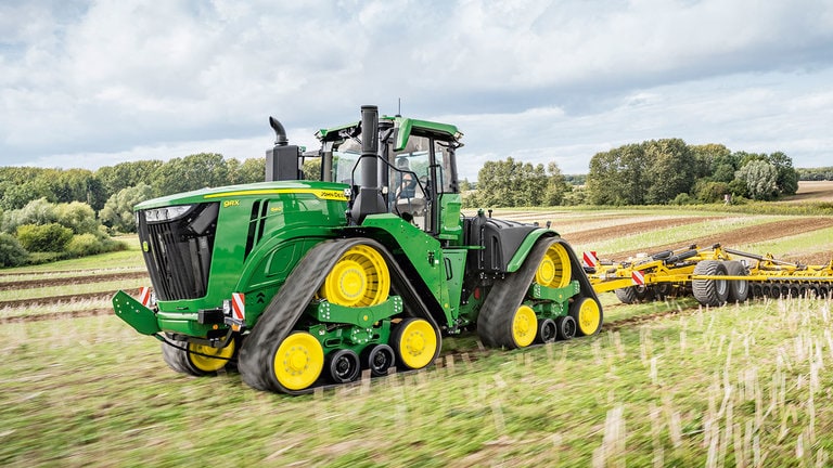 Traktor řady 9RX l John Deere