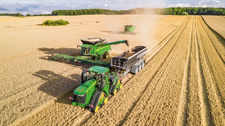 Traktor řady 9RX l John Deere